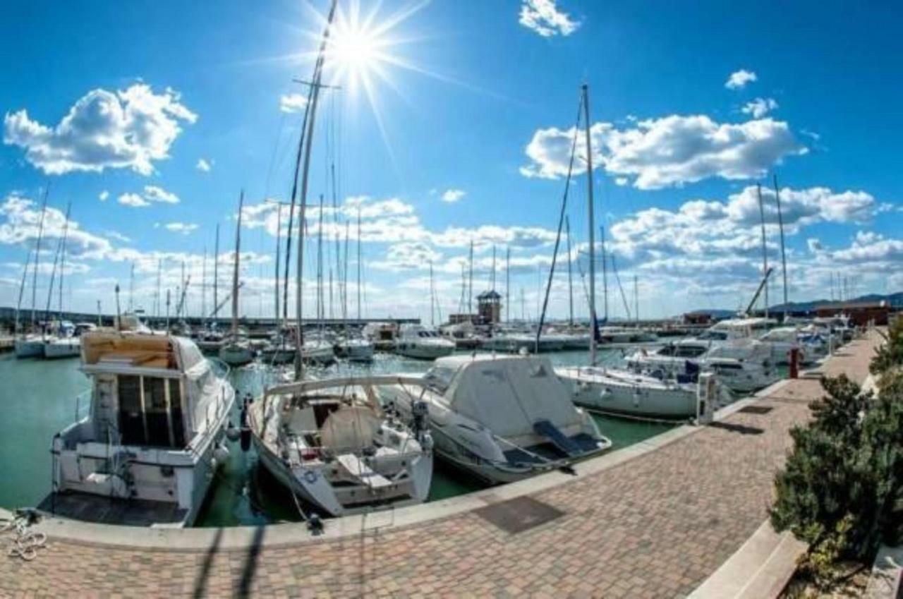 Yacht Suite Marina Di Grosseto Extérieur photo